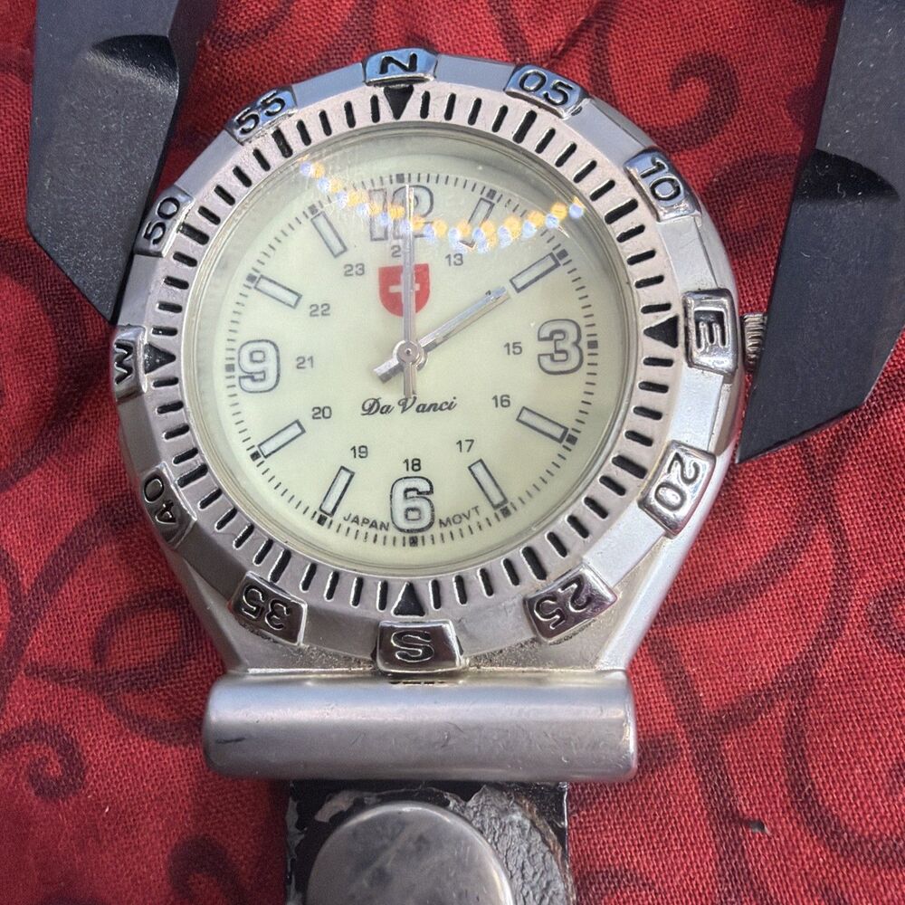 Vintage Wenger Da Vanci quartz clip on watch- New Battery Runs Great